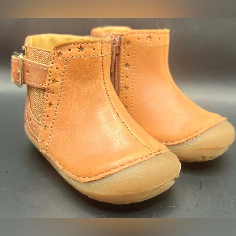 Stride Rite-Kids Tan Leather Ankle Boots with Star Accent, Baby size: 4M, Agnes